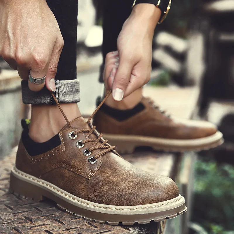 Men's casual shoes with artificial PU upper, rubber sole, round toe and flat heel in black, brown or dark brown