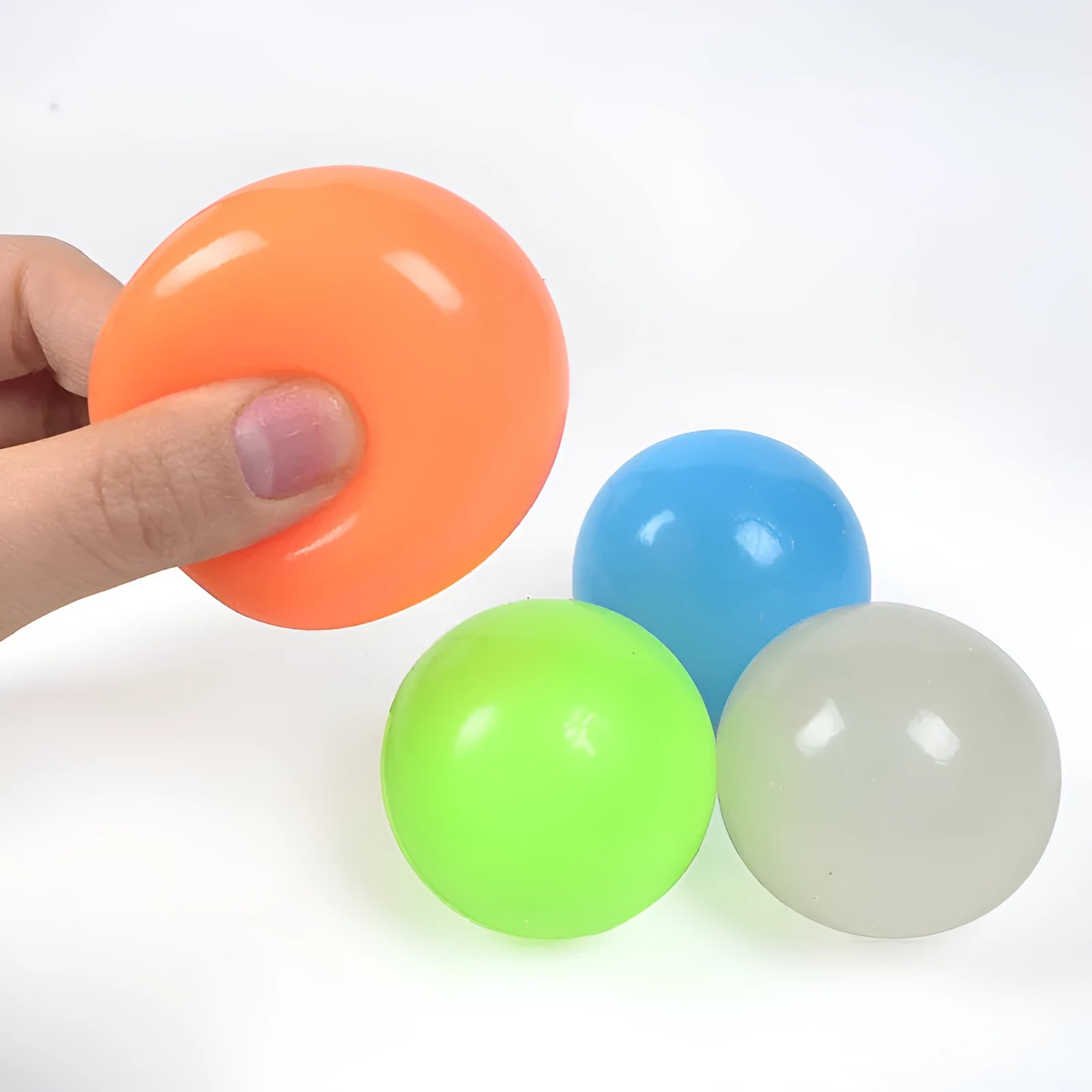 Solid colour luminous ceiling ball toy 4.5cm TPR glow in dark sticky wall ball children