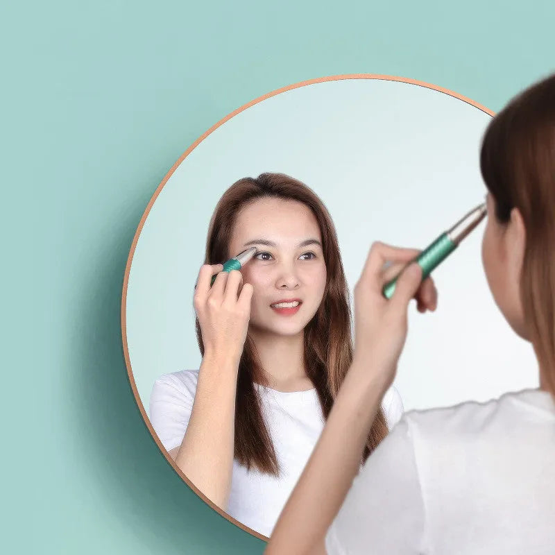 White electric eyebrow trimmer with stainless steel blades and LED light, 12.2 cm portable size