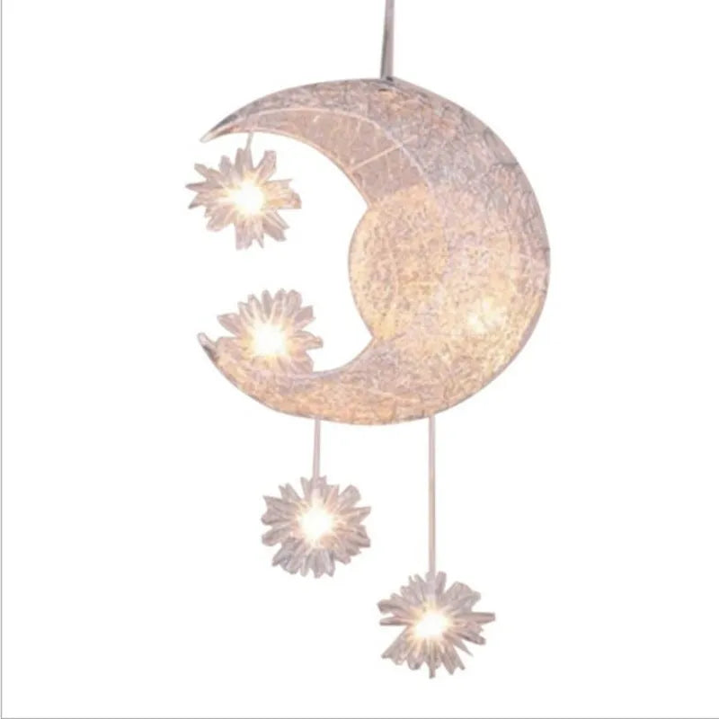 Aluminium wire star moon chandelier with zinc alloy construction and iron lamp body