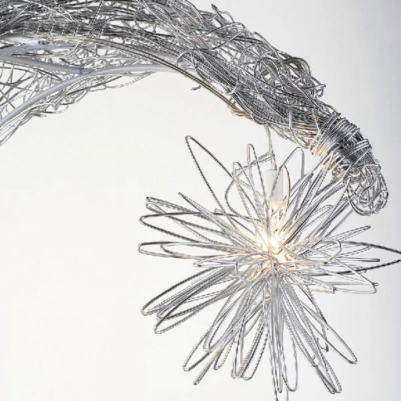 Aluminium wire star moon chandelier with zinc alloy construction and iron lamp body