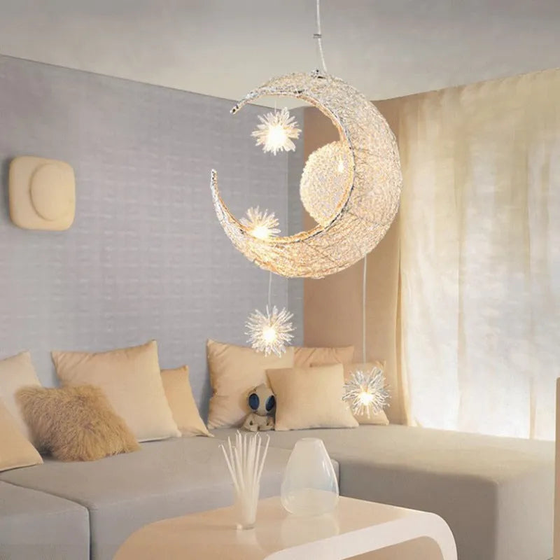 Aluminium wire star moon chandelier with zinc alloy construction and iron lamp body