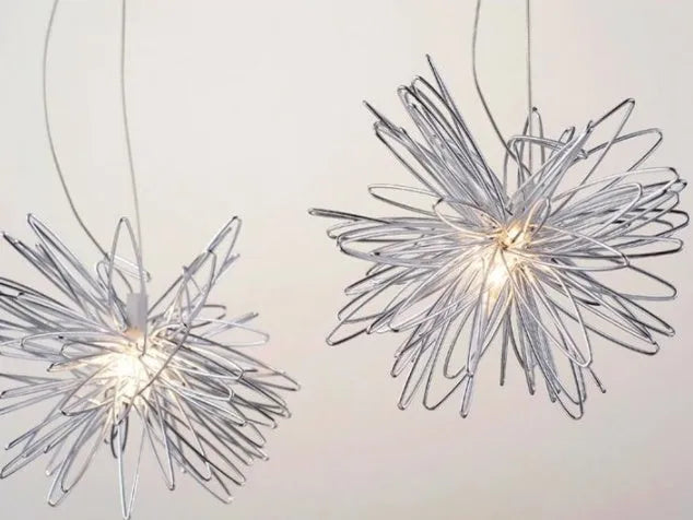 Aluminium wire star moon chandelier with zinc alloy construction and iron lamp body