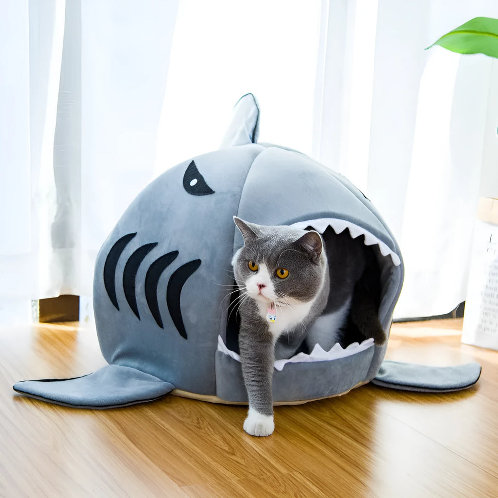 Shark-shaped pet bed for small dogs and cats in crystal velvet fabric