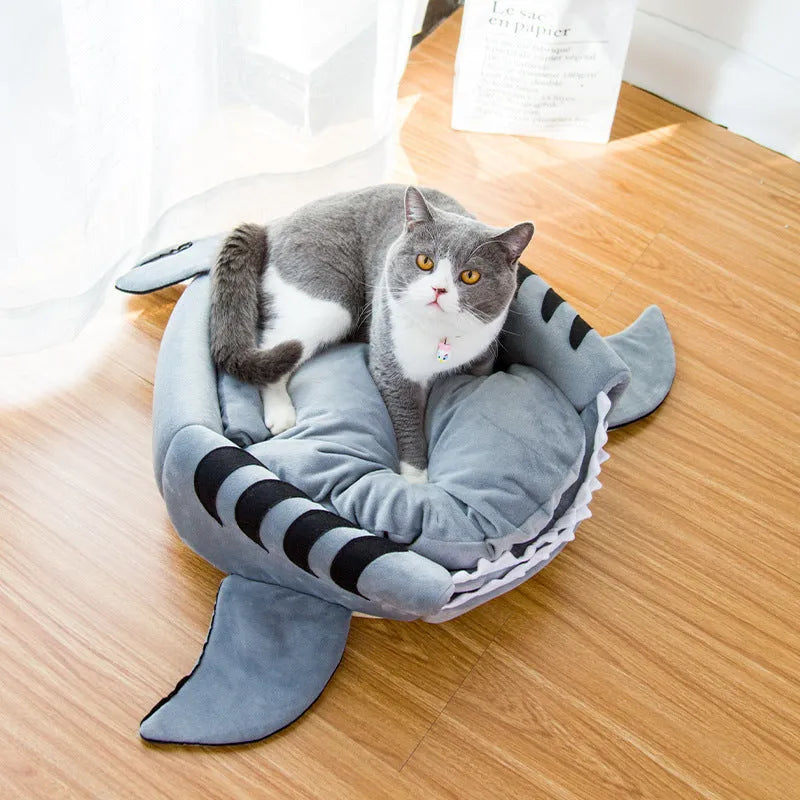 Shark-shaped pet bed for small dogs and cats in crystal velvet fabric