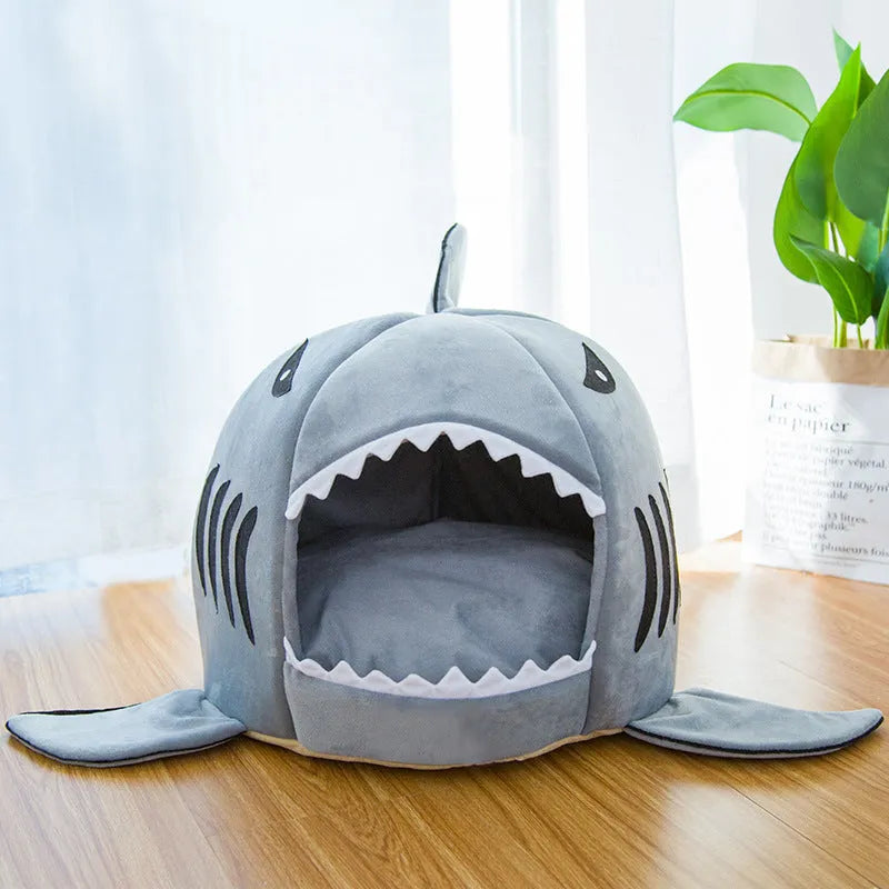 Shark-shaped pet bed for small dogs and cats in crystal velvet fabric