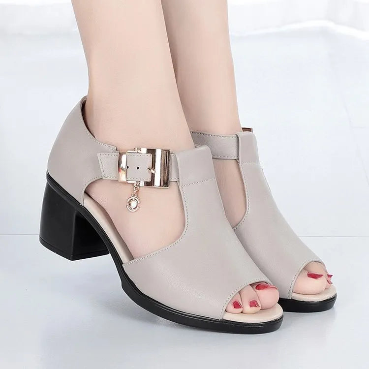 Women's thick heel buckle sandals with artificial PU upper and rubber sole in black