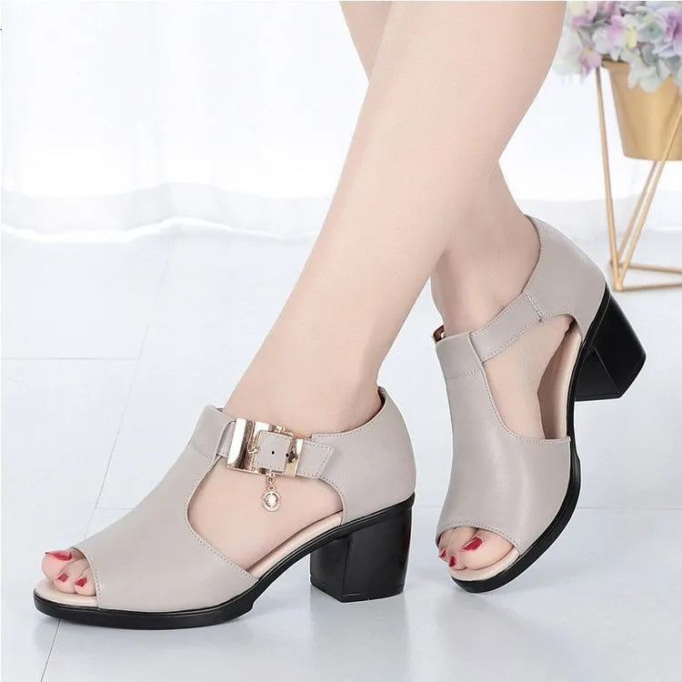 Women's thick heel buckle sandals with artificial PU upper and rubber sole in black