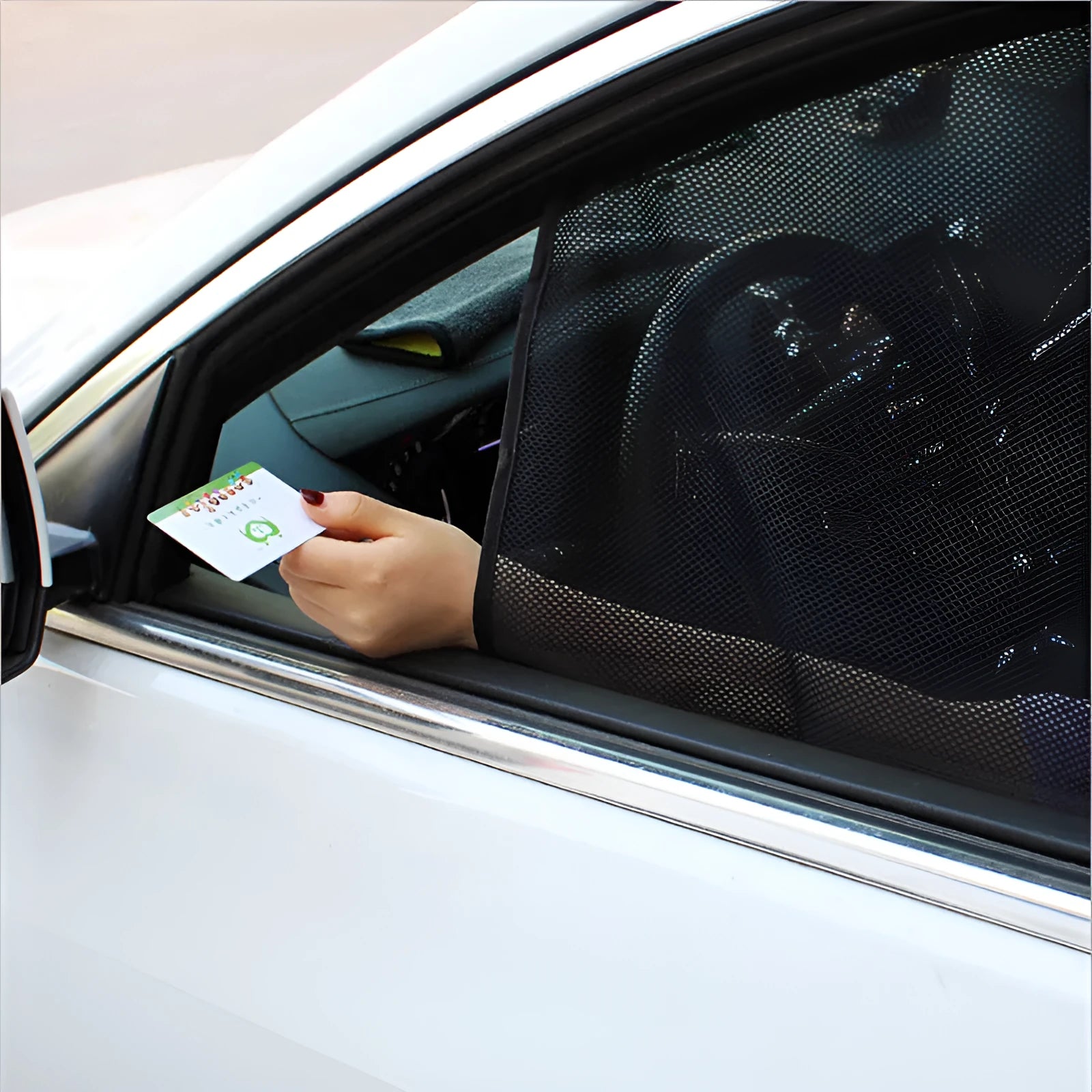 Black magnetic sunshade net with 10 magnets on a car window, size 80x50cm or 90x60cm