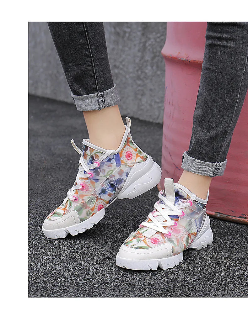 Women's outdoor casual walking shoes in black with leather and Lycra upper and rubber sole