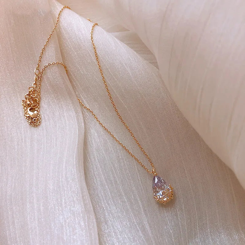Crystal water drop pendant necklace on adjustable short collar chain, silver or gold plated alloy for women