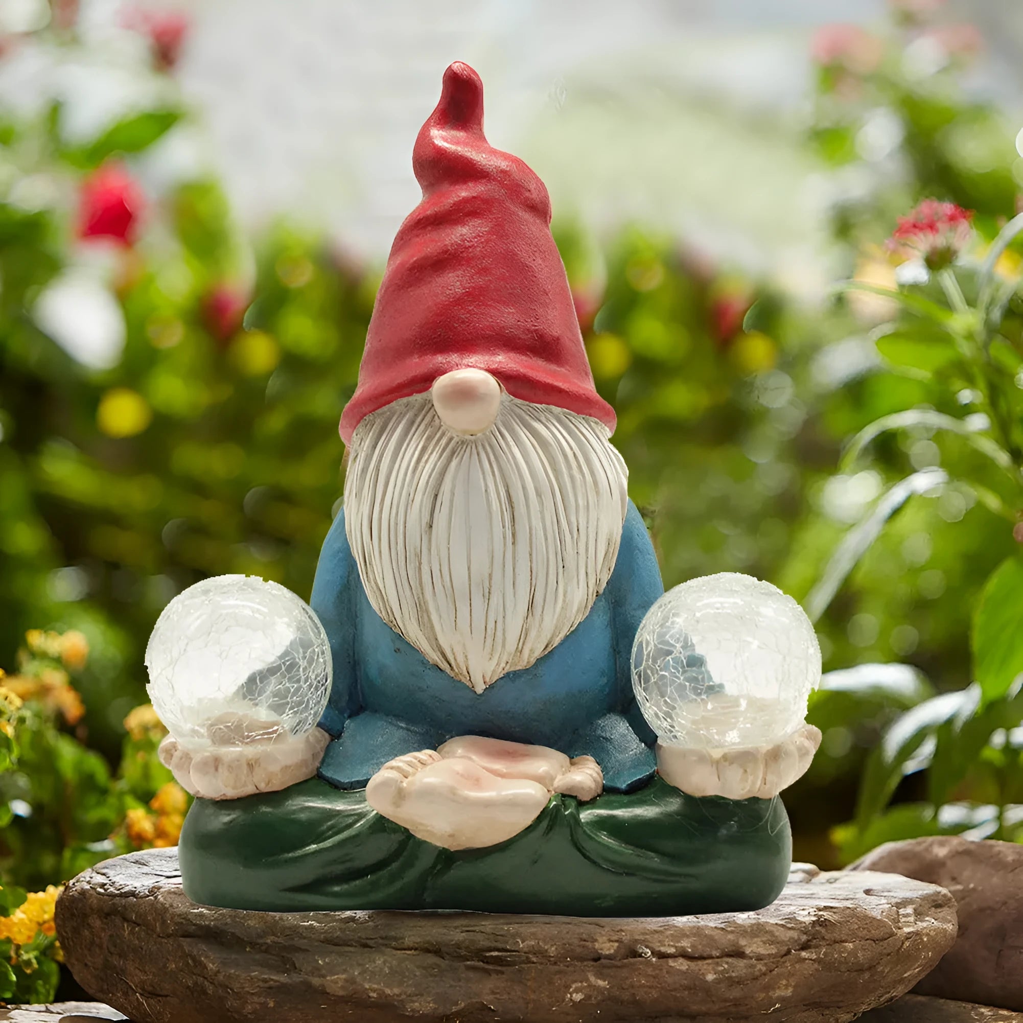 Solar LED resin dwarf garden ornament with faceless old man design measuring 27x20cm