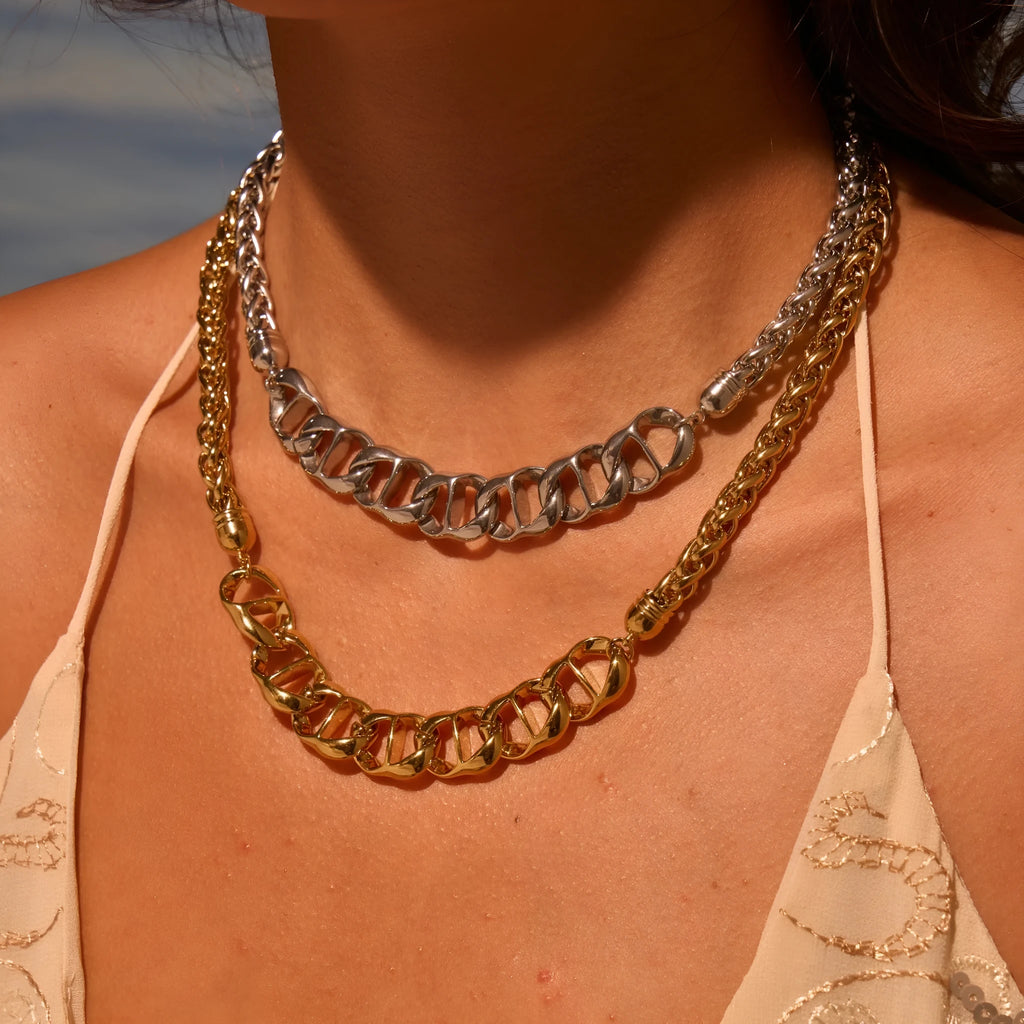 Geometric stainless steel necklace with 18K gold plating in regular chain style