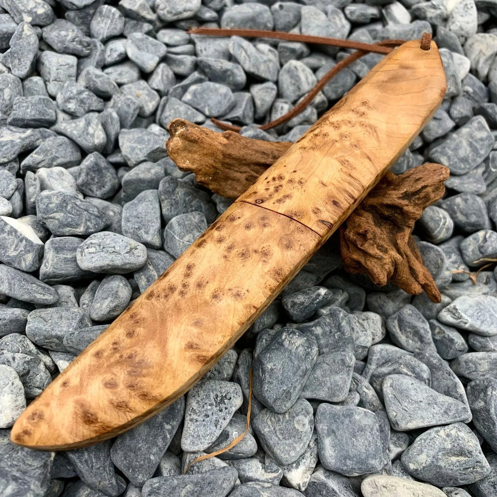 White Shadow Damascus pattern outdoor short knife with Thuja wood handle showing 18cm length