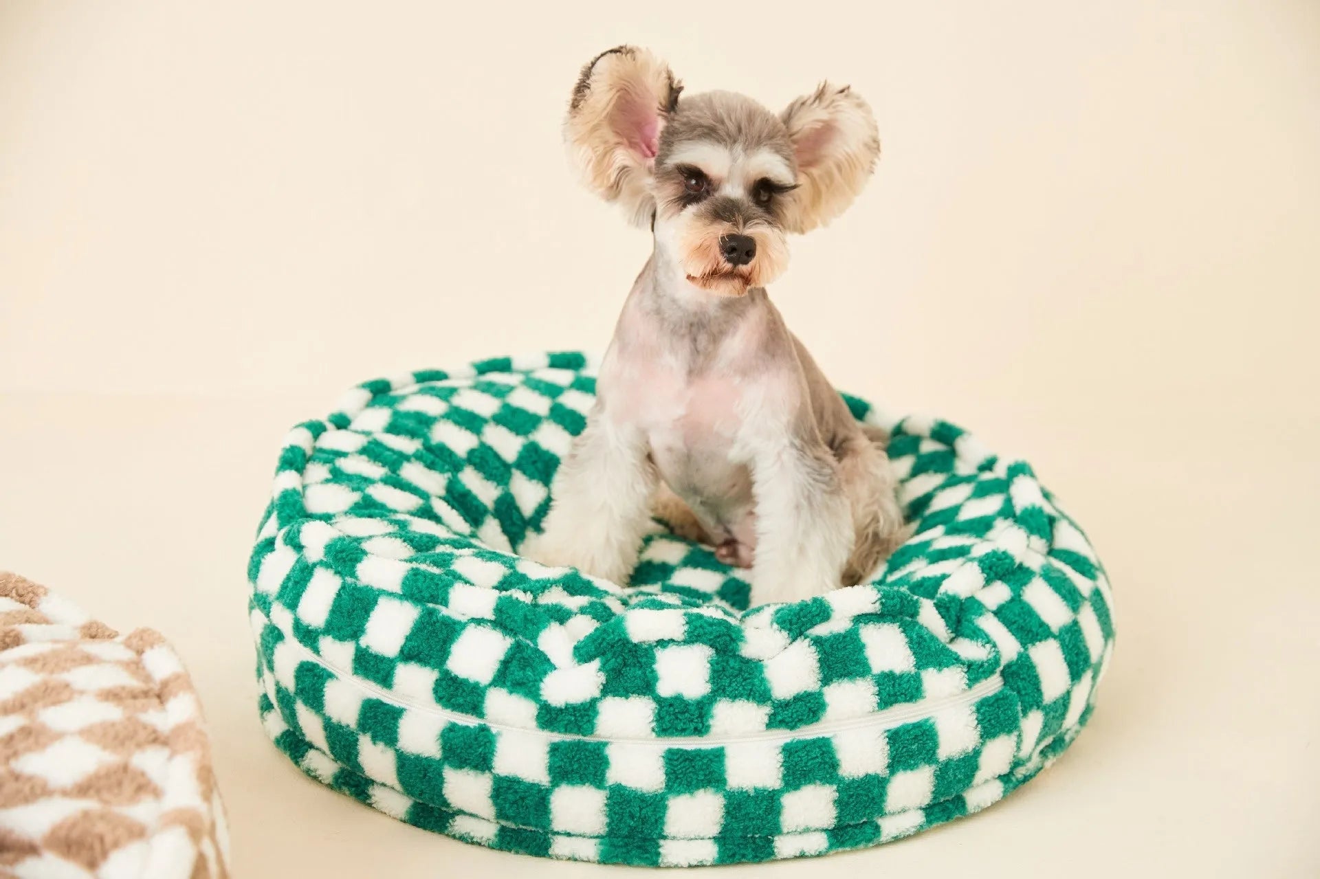 Universal dog kennel with removable washable cover in green, 60cm diameter