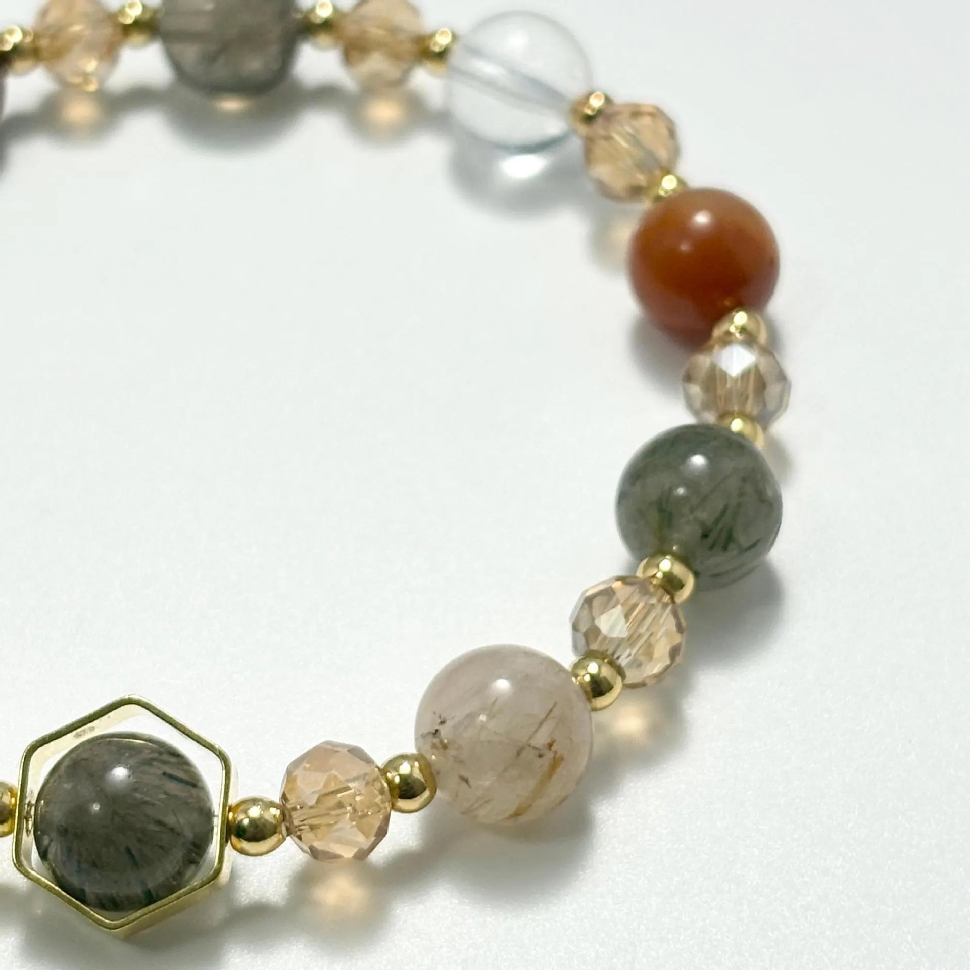 Gold-coloured crystal bracelet with auspicious symbols and 8mm constellation modelling