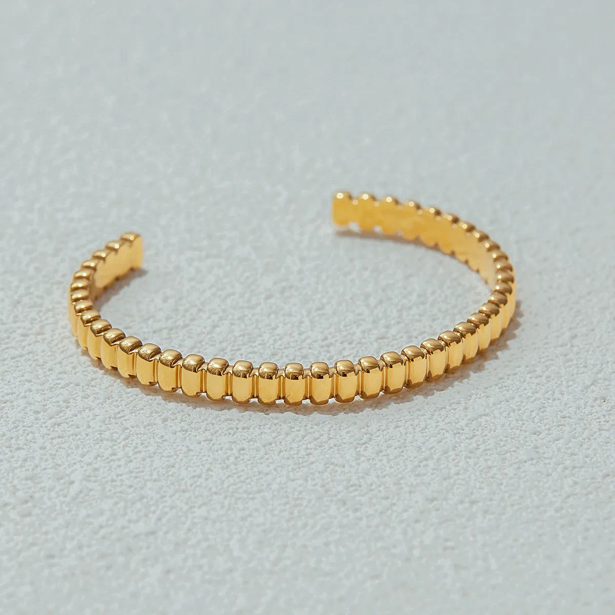 Women's stainless steel bracelet with electroplated finish in European and American styling variations