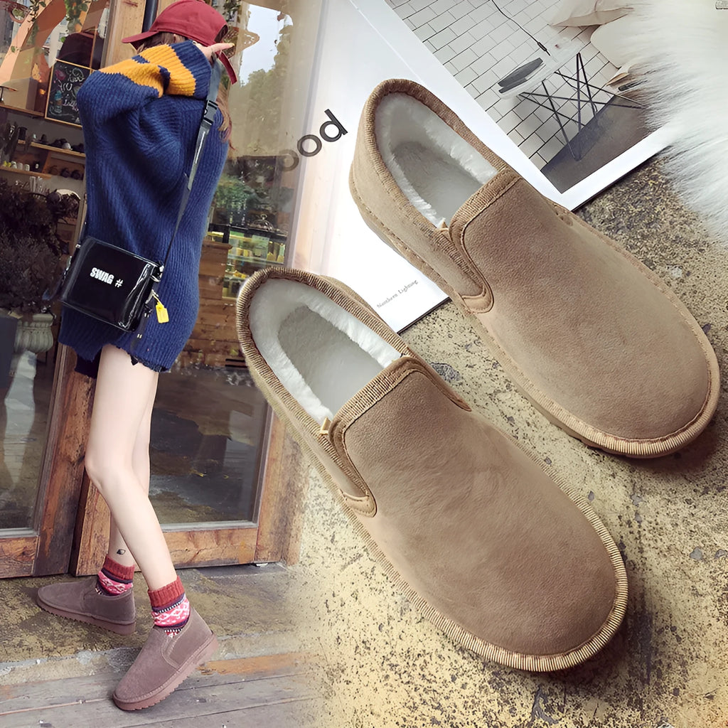 Casual low-top snow boots with fleece lining and a flat rubber sole in various colours.