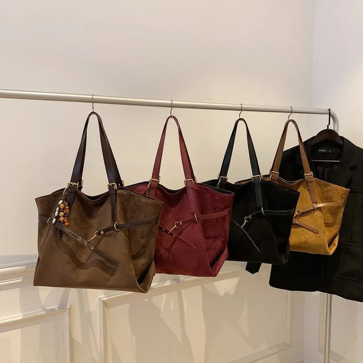 New retro fashion large capacity women's shoulder bag in PU leather with sewing thread detail and pendant