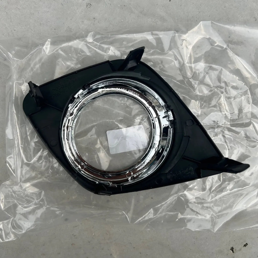 Black Toyota RAV4 front bumper anti-fog light cover for driver or passenger side