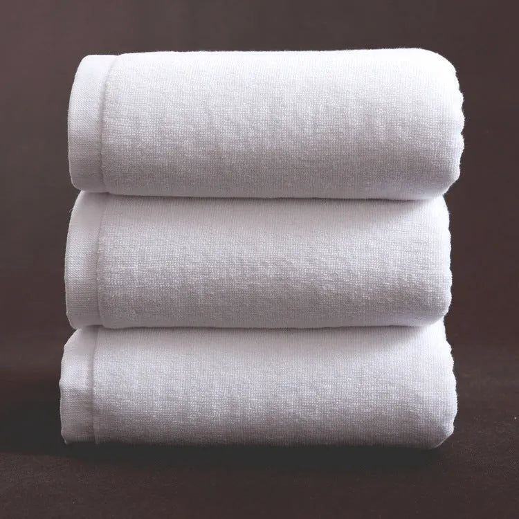 Thickened 100% cotton bath towel in white with 70x140cm 400g size and plain weave texture