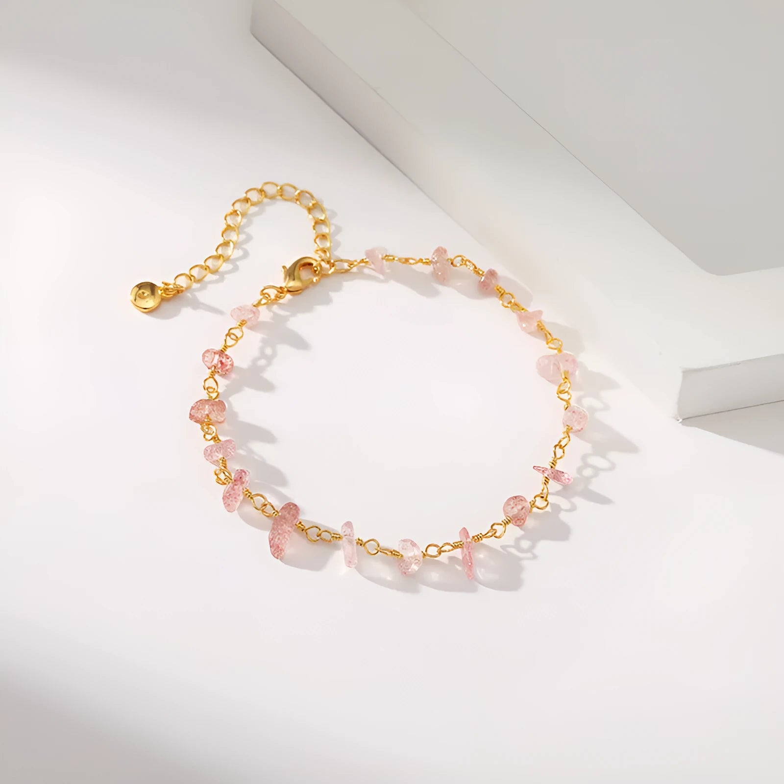 Women's bracelet with irregular gravel turquoise stones and geometric crystals in 18K gold plated copper