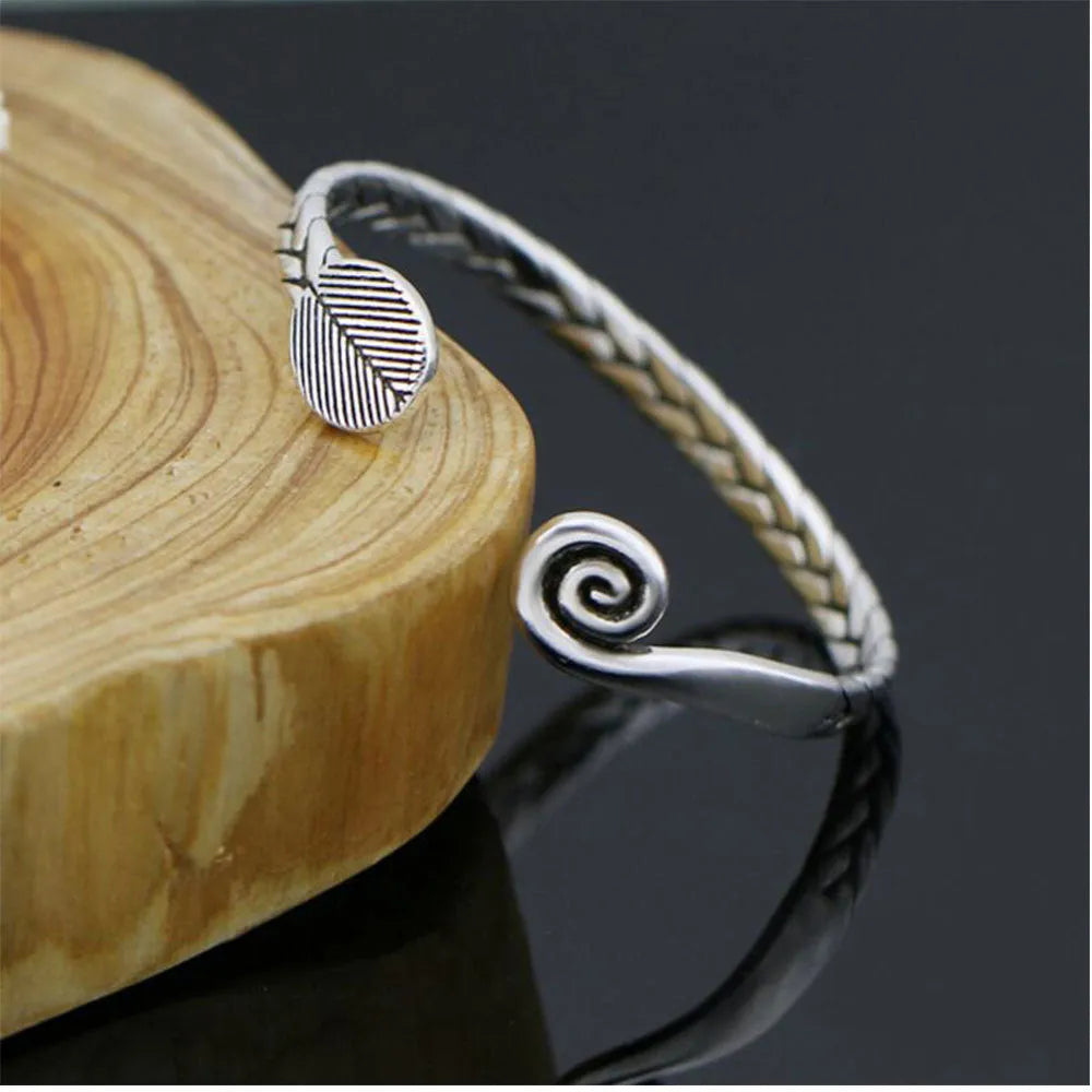Women's Chinese style retro bracelet with fish charm and adjustable opening clasp