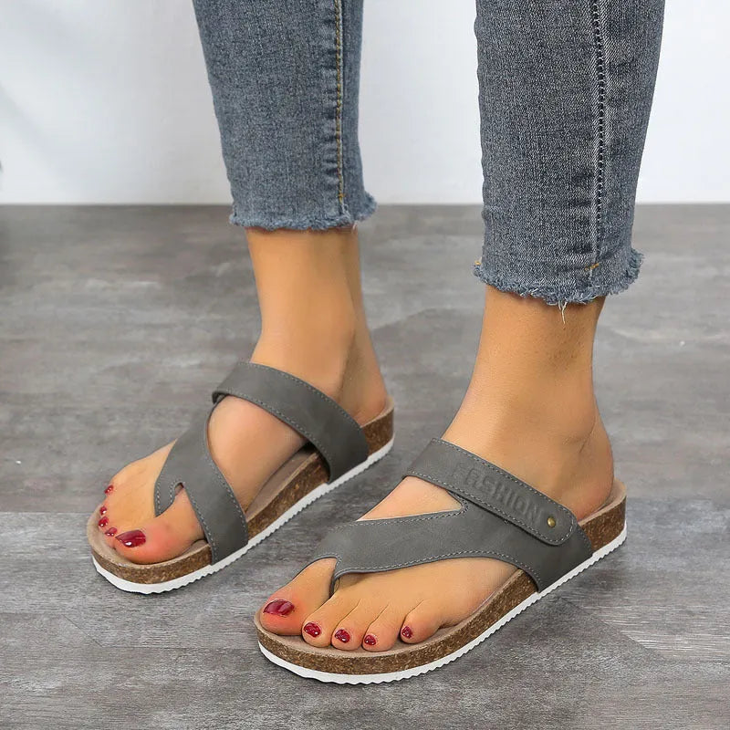 Flat toe ring thick-soled flip-flops in a solid colour with a foam sole and artificial PU upper.