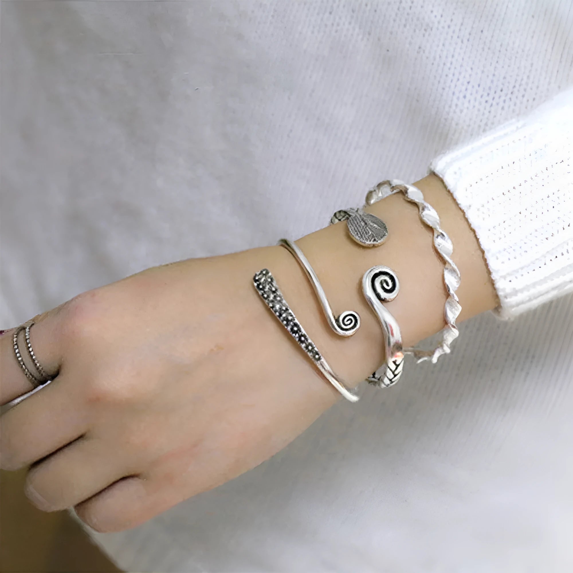 Women's Chinese style retro bracelet with fish charm and adjustable opening clasp