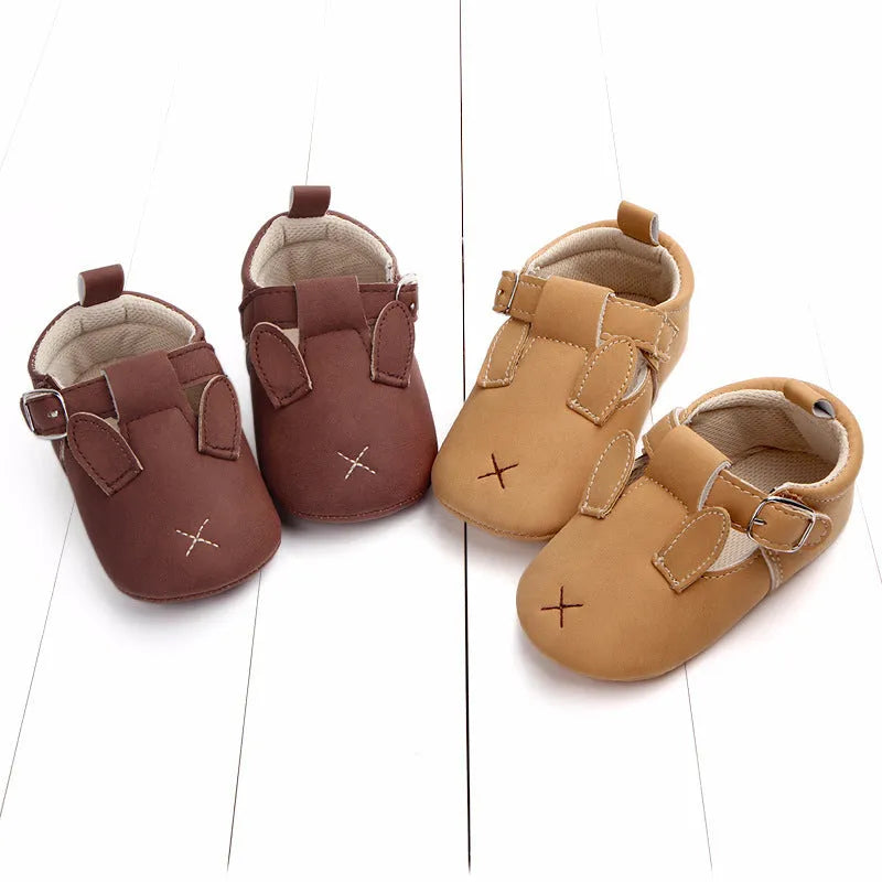 Spring autumn cartoon animal baby shoes in beige panda design with matte nubuck leather upper and soft non-slip sole.