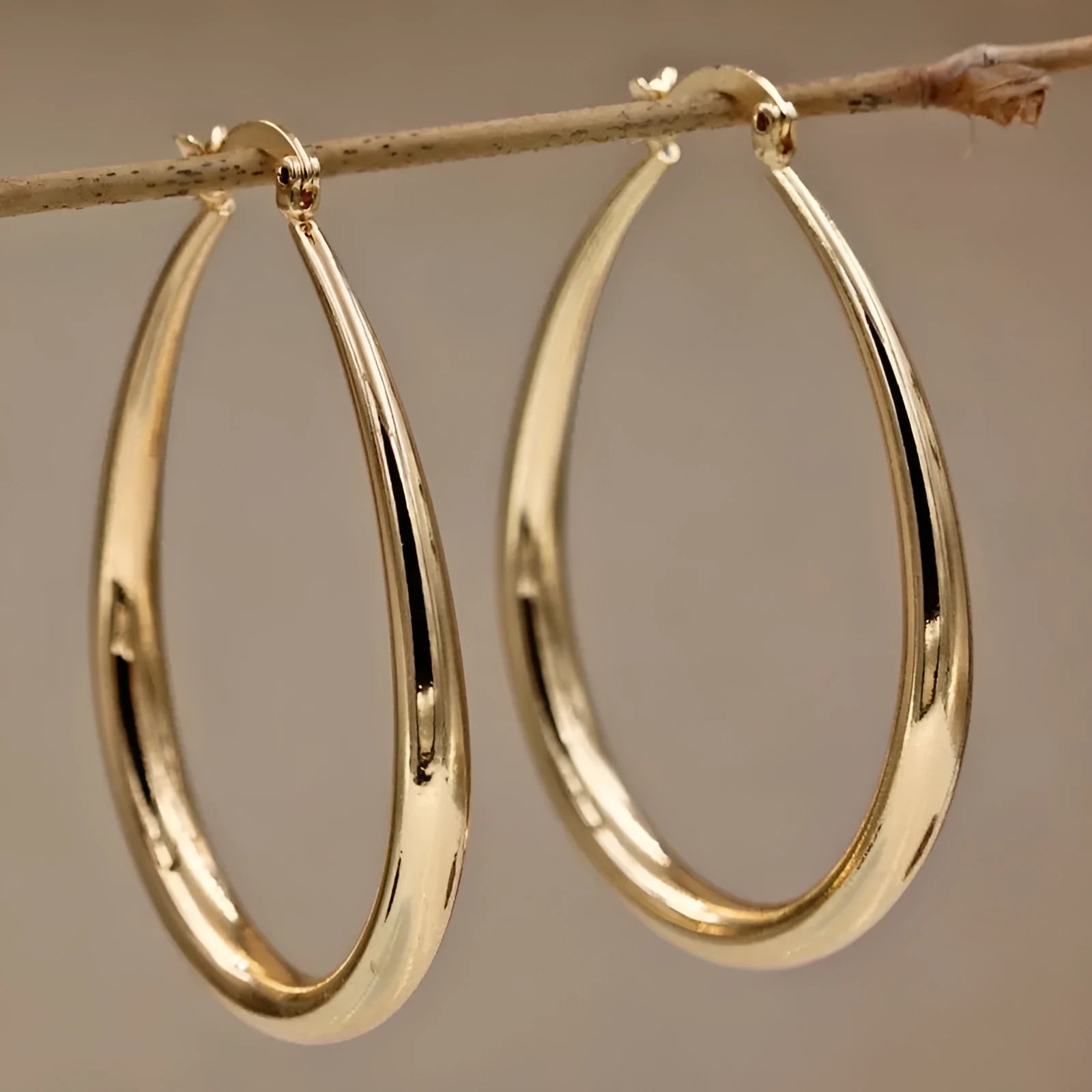 Geometric oval metal earrings for women with electroplated finish and alloy inlaid gems in gold and silver