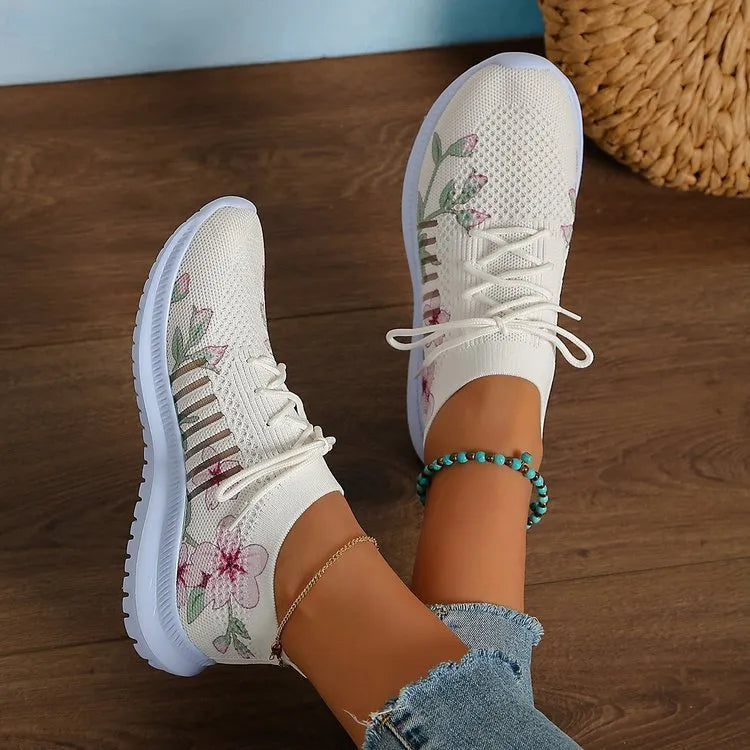 Women's milky white mesh flyknit running shoes with round toe and rubber sole