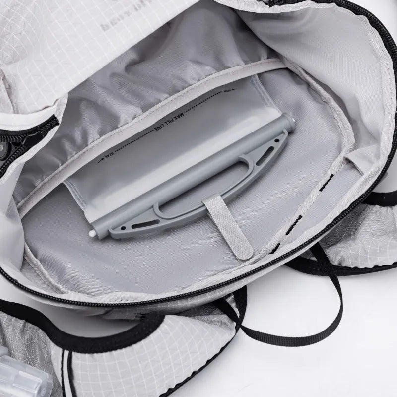 11L waterproof nylon outdoor mountaineering bag with curved shoulder straps, available in six solid colours for outdoor sports and travel.