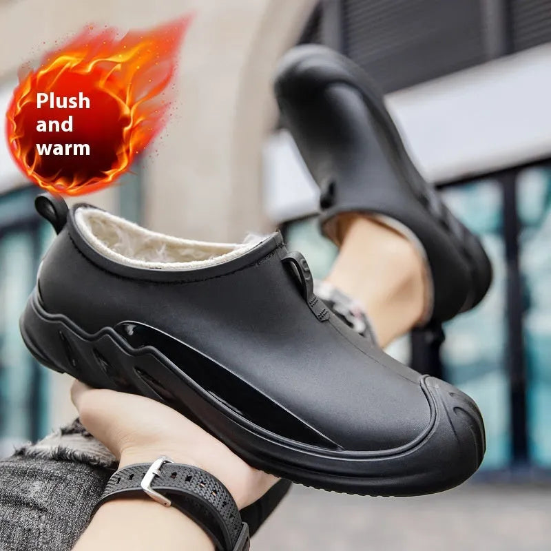 Men's short plastic rain boots in black, green or grey colours for waterproof protection