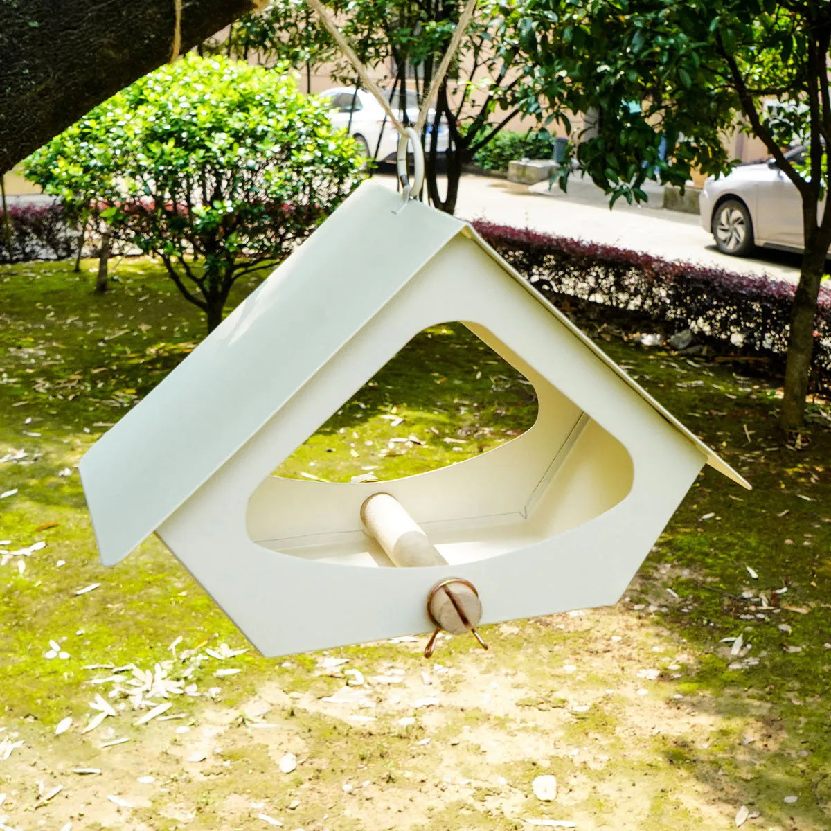 Iron bird nest feeder with European modern design in black or white colour options