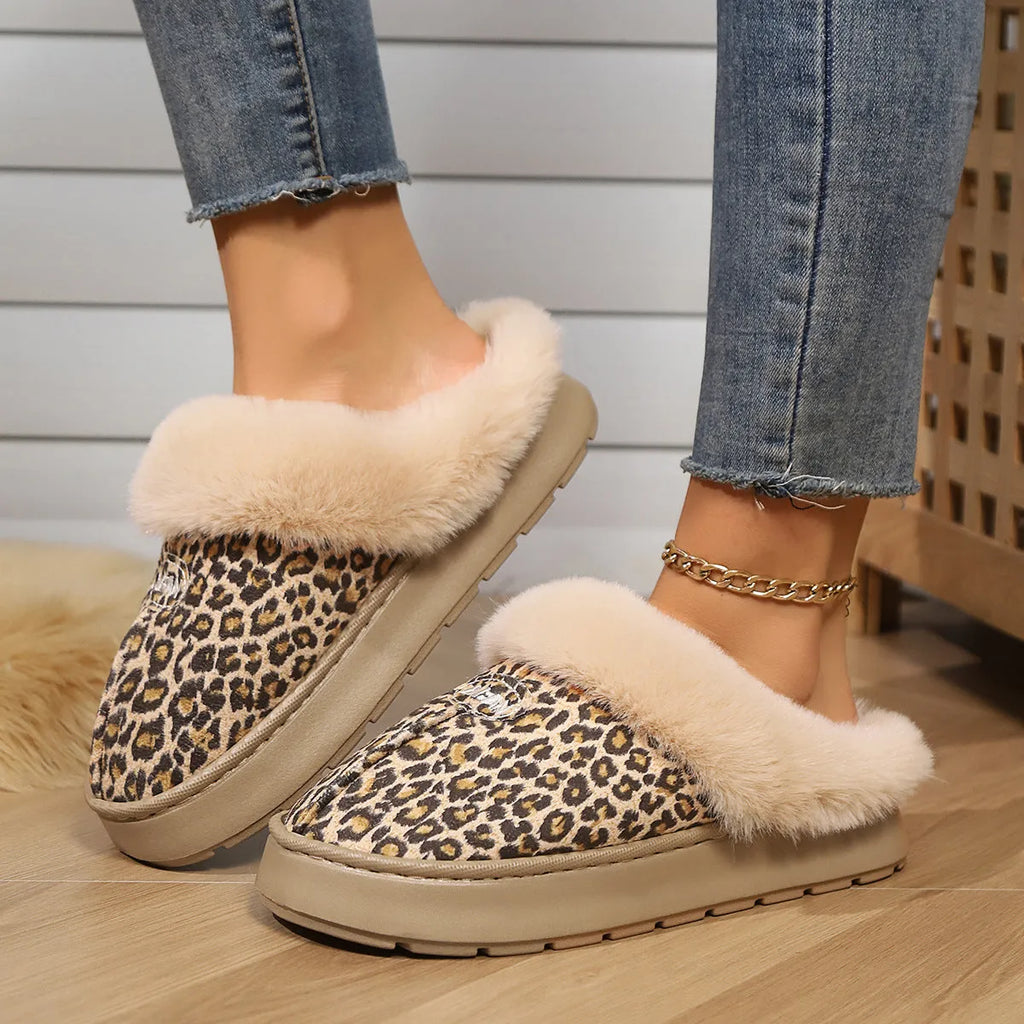 Couple's indoor half-covered heel slippers in suede with artificial wool lining, flat heel, and sewing thread detailing