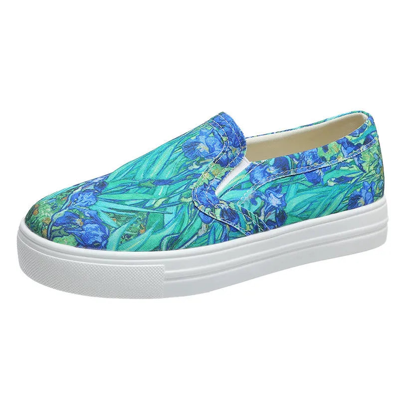 Women's low-top canvas trainers in multiple colours with flat rubber sole.