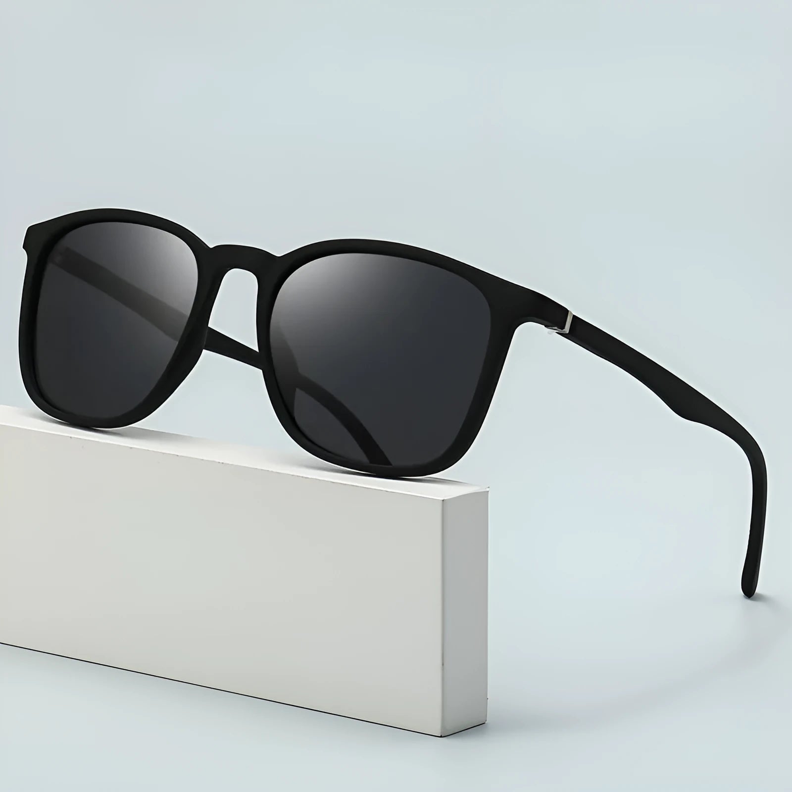 Men's polarized sunglasses with spectacle foot design and UV400 protection in multiple colour options
