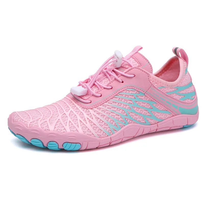 Outdoor lace-up sport shoes in multiple colours with rubber soles and breathable construction