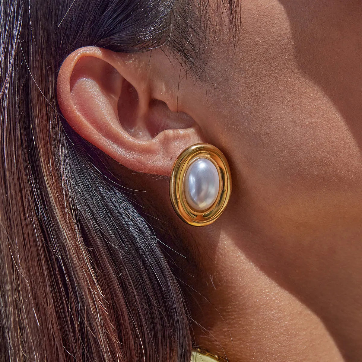 Stainless steel vintage pearl ear studs for women with silver tone finish and electroplated surface