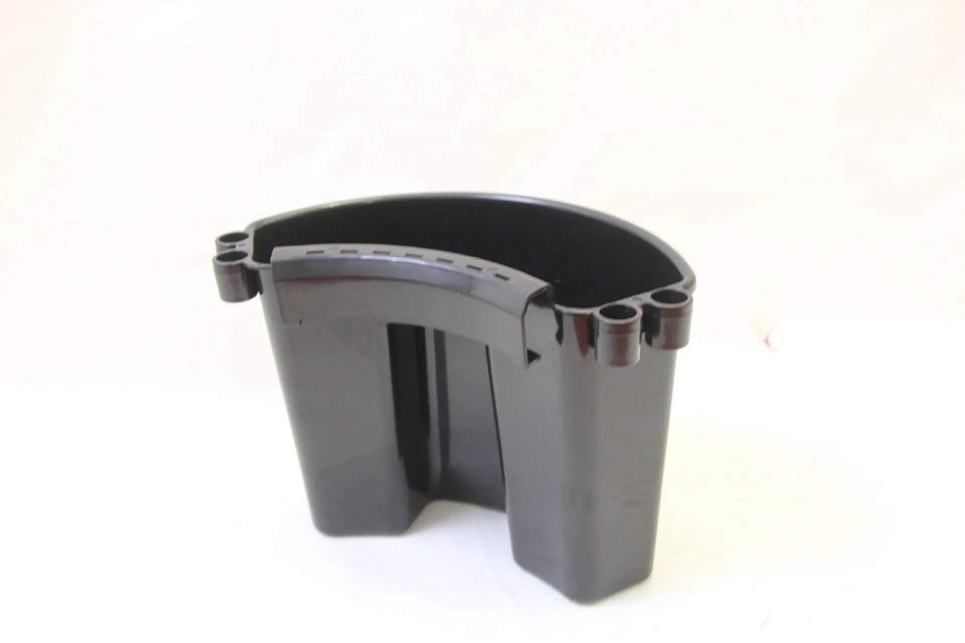 20-litre polypropylene car wash bucket in black, red, blue or pink colour with sturdy handle