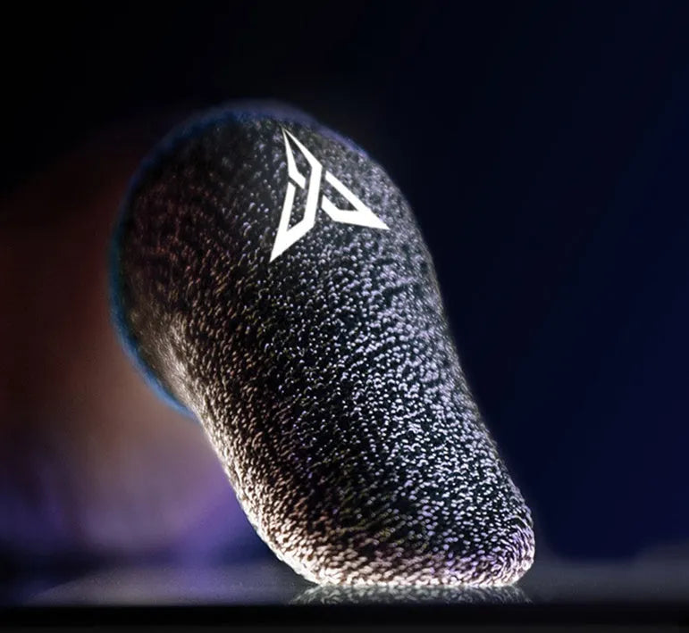 Green thumb sleeve for gaming with silver fibre construction and a reflective 3M logo.