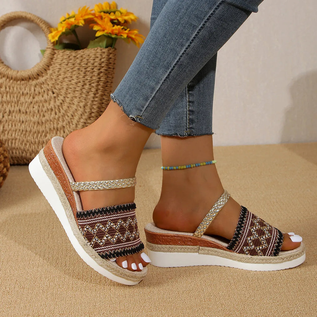 Women's colour-blocked wave-patterned sandals with thick rubber sole in beige