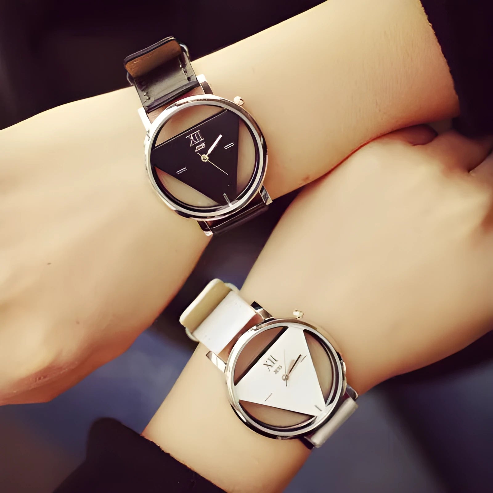 Fashion double-sided hollow Korean trend quartz watch with round alloy case and black imitation leather strap