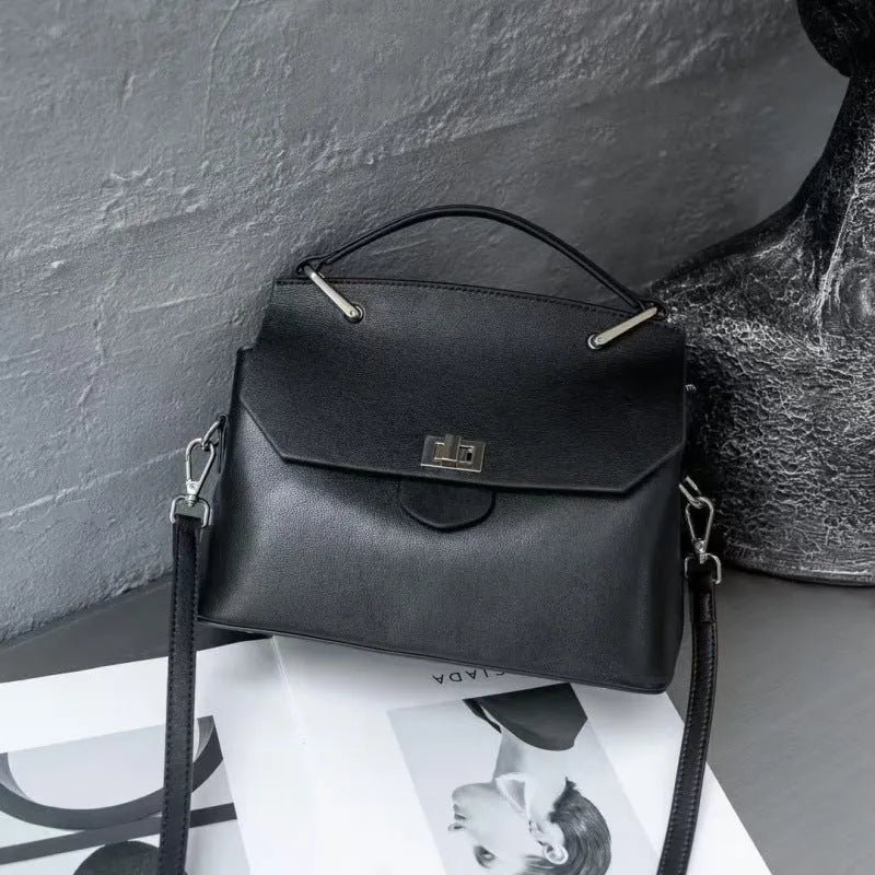 Genuine leather vegetable tanned messenger bag in urban style with internal organisation compartments and double shoulder straps