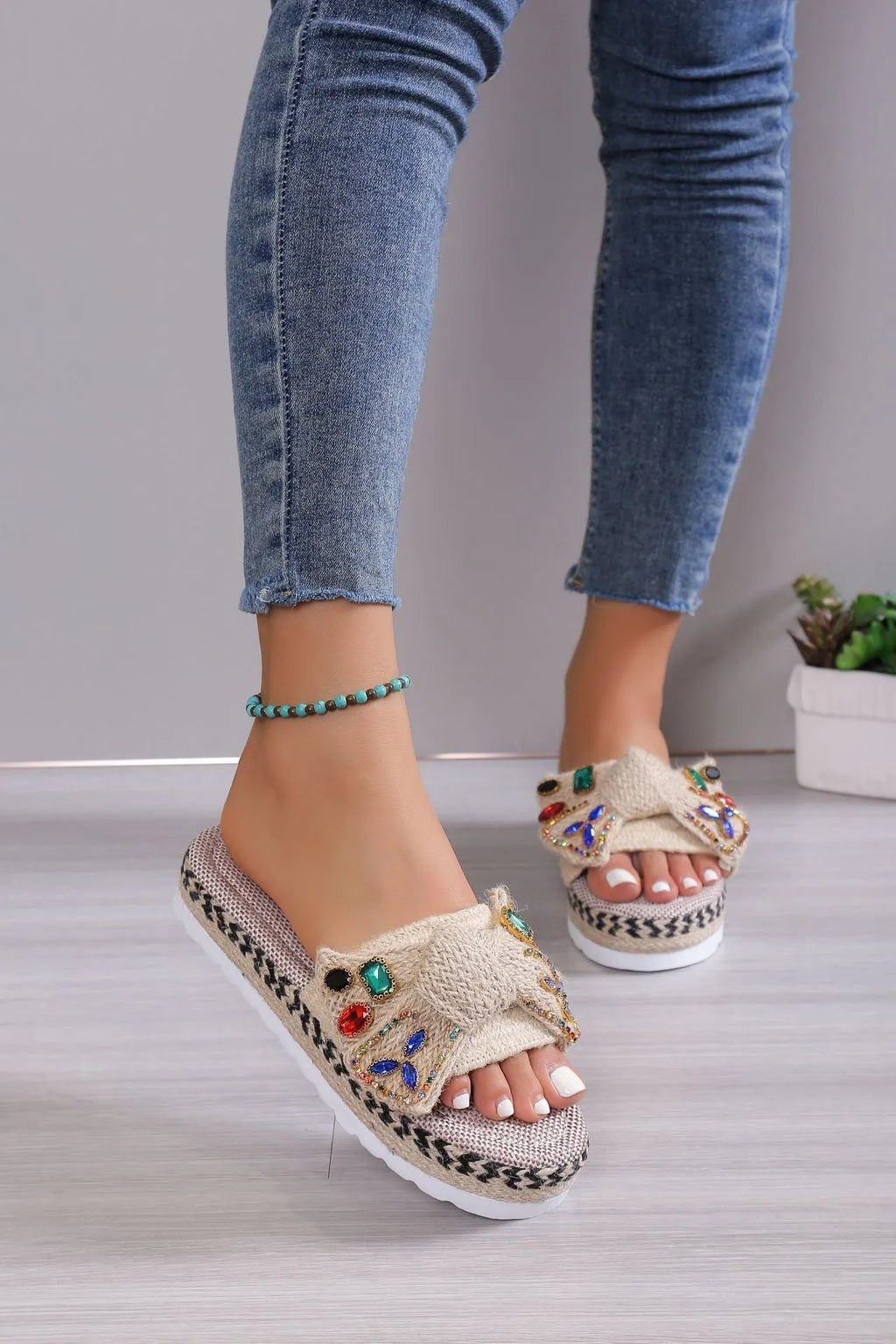 Creamy-white women's cloth platform sandals with a beach bow and round toe holder.