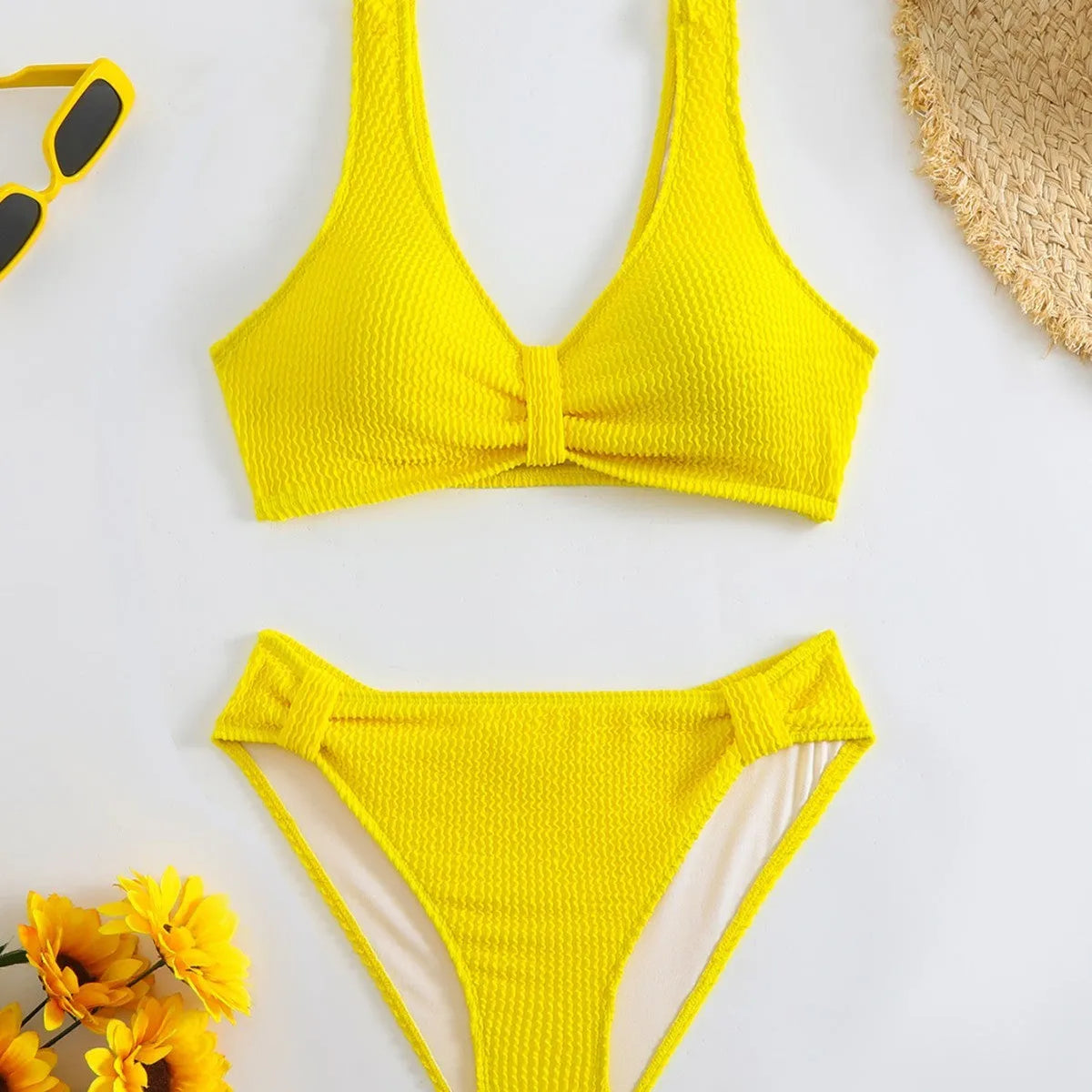 Women's solid colour polyester bikini swimsuit in black, two-piece set with briefs and bra