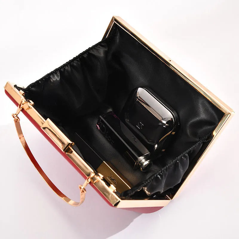 Solid colour PU leather crossbody bag in pillow shape with double-ring detail, 18.5x13.5x7cm, in black.
