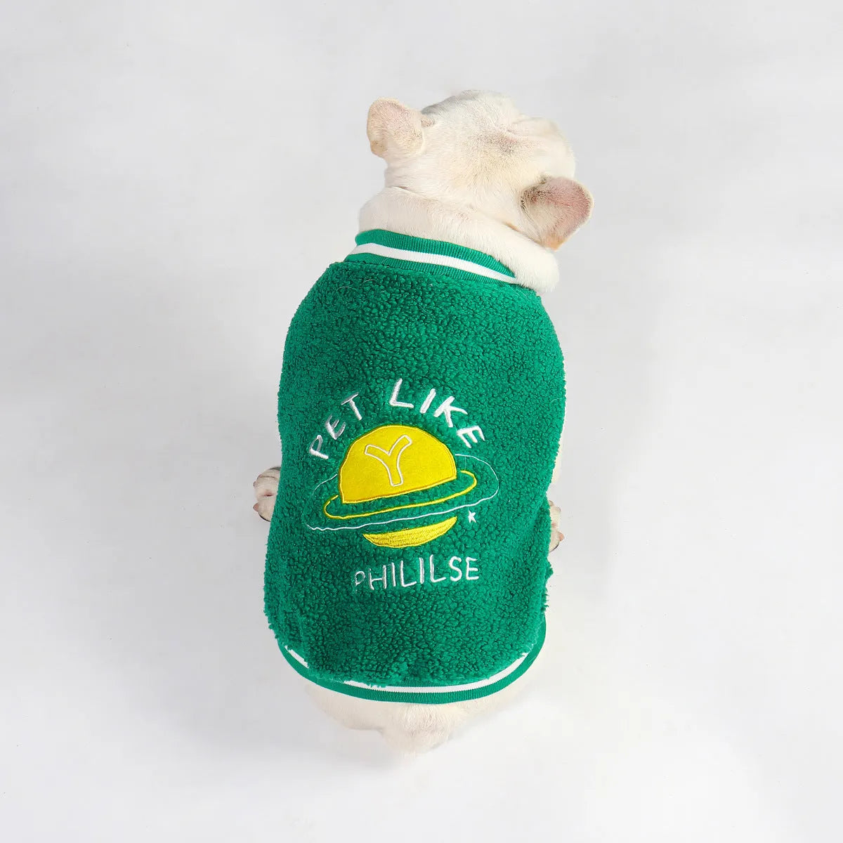 Green fleece-lined cotton winter coat for a dog on a size chart showing L, XL, XXL, 3XL, and 4XL.