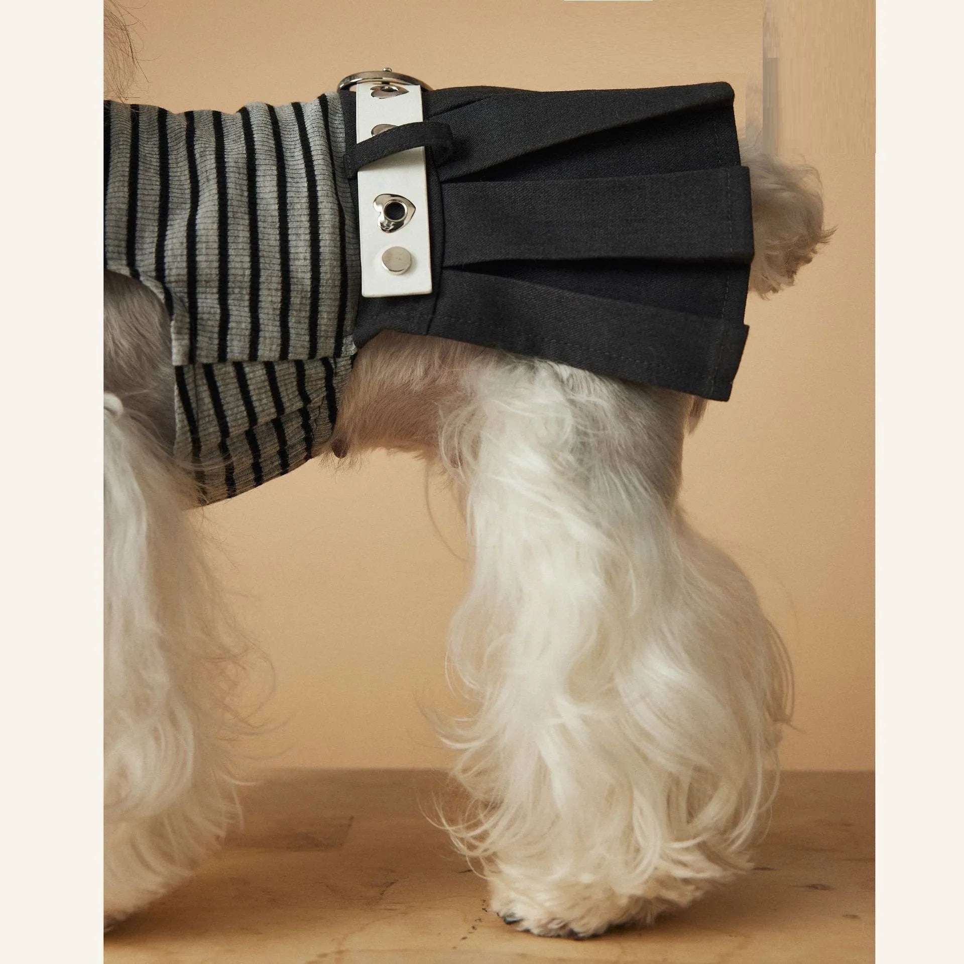 Striped dog dress for female dogs in polyester material, sizes XS to XXL, spring summer casual style